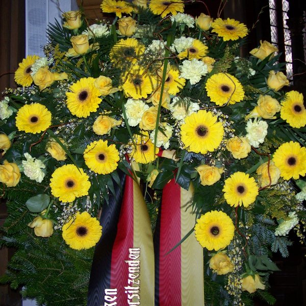 Trauerkranz Gerbera und Rosen gelbe Farben Bild 1